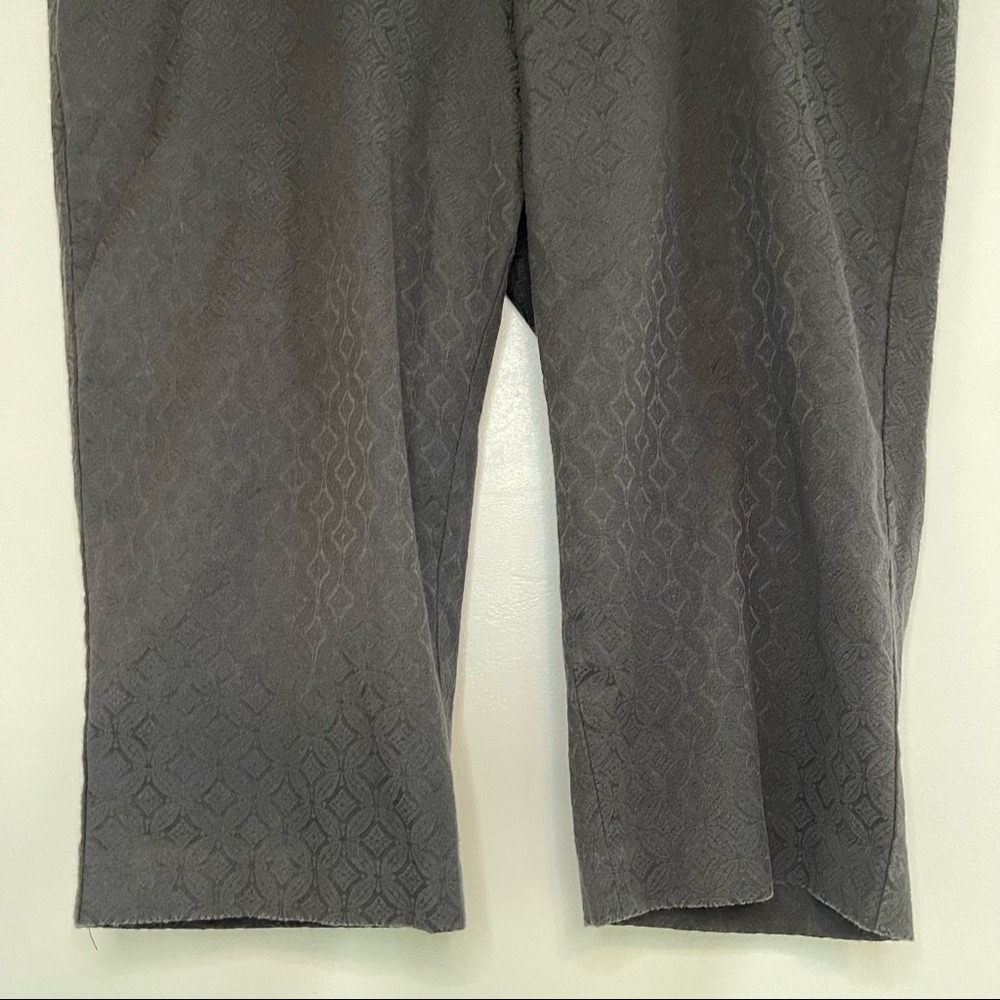 Diamond Pattern Capri Pants - Picture 3 of 13